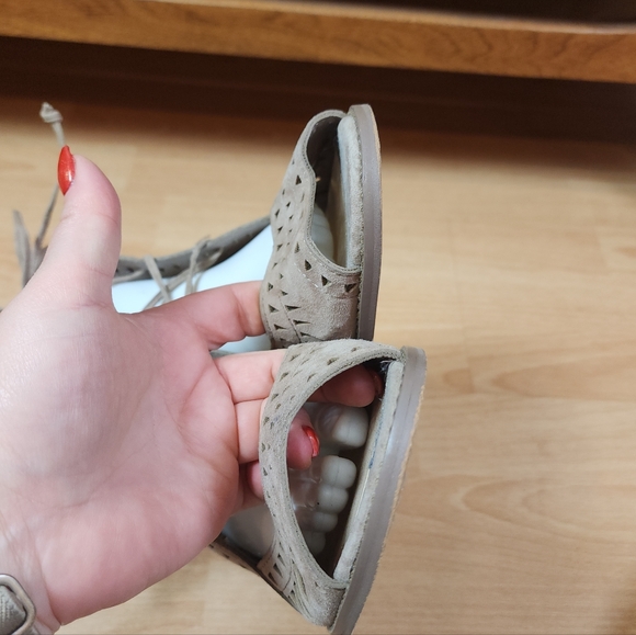 Vince Camuto Suede Leather Tarita Laser Cut Lace Up Ankle Open Toe Heels Sz 13 - Picture 12 of 16